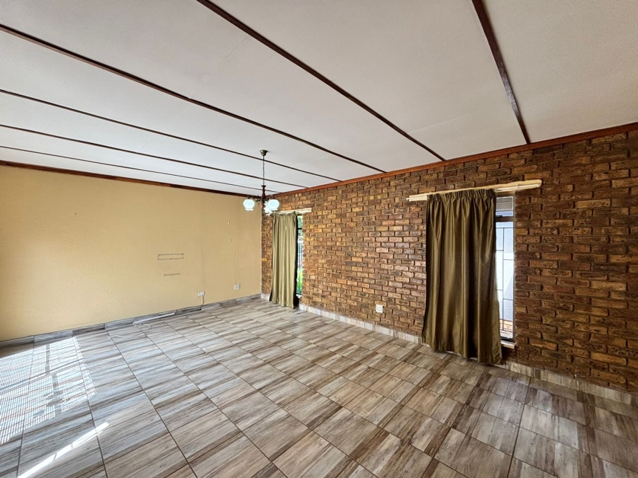 4 Bedroom Property for Sale in La Hoff North West